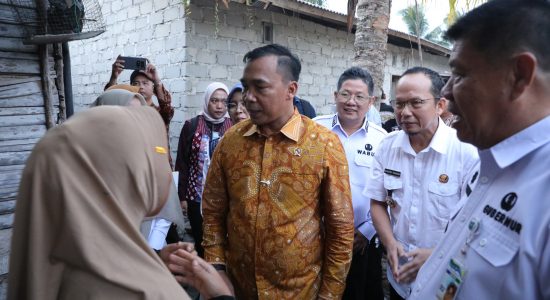 Kepala BKKBN RI Kunjungi Desa Tanjung Gunung Tinjau Bantuan Perbaikan Rumah Layak Huni
