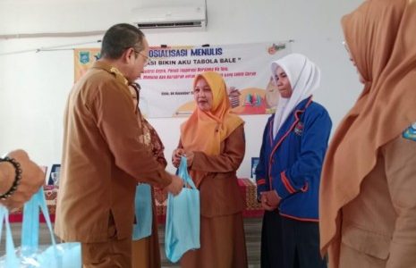 Bupati Bateng Algafry Membuka Sosialisasi Teknik Menulis