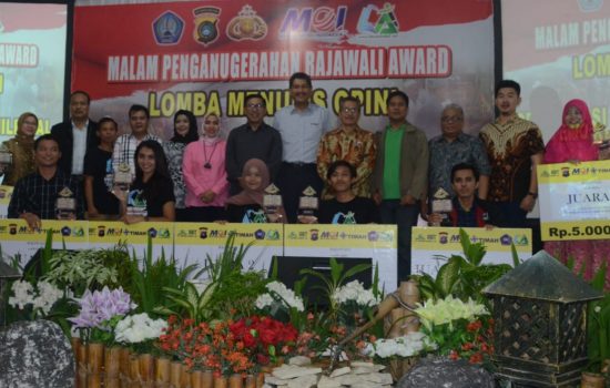 Malam Penganugrahan Rajawali Award, Lomba Menulis Opini 2019. (dok).