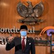 Yon D Pelopor Brimob Polda Metro Jaya Bagikan Masker di Area Pasar Kabupaten Bekasi