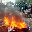 Mahasiswa Demo BMM di Patung Kuda Bakar Spanduk Lalu Membubarkan Diri