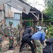 Tim SAR Batalyon D Pelopor Satbrimob Polda Metro Jaya Lakukan Patroli di Daerah Rawan Banjir