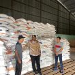 Pj Gubernur Safrizal Cek Stok Bahan Pokok di Belitung