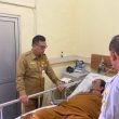 Sekda Pangkalpinang Mie Go Membesuk ASN Yang Sakit