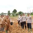 PJ Walikota Pangkalpinang Bersama Polresta Tanam Jagung